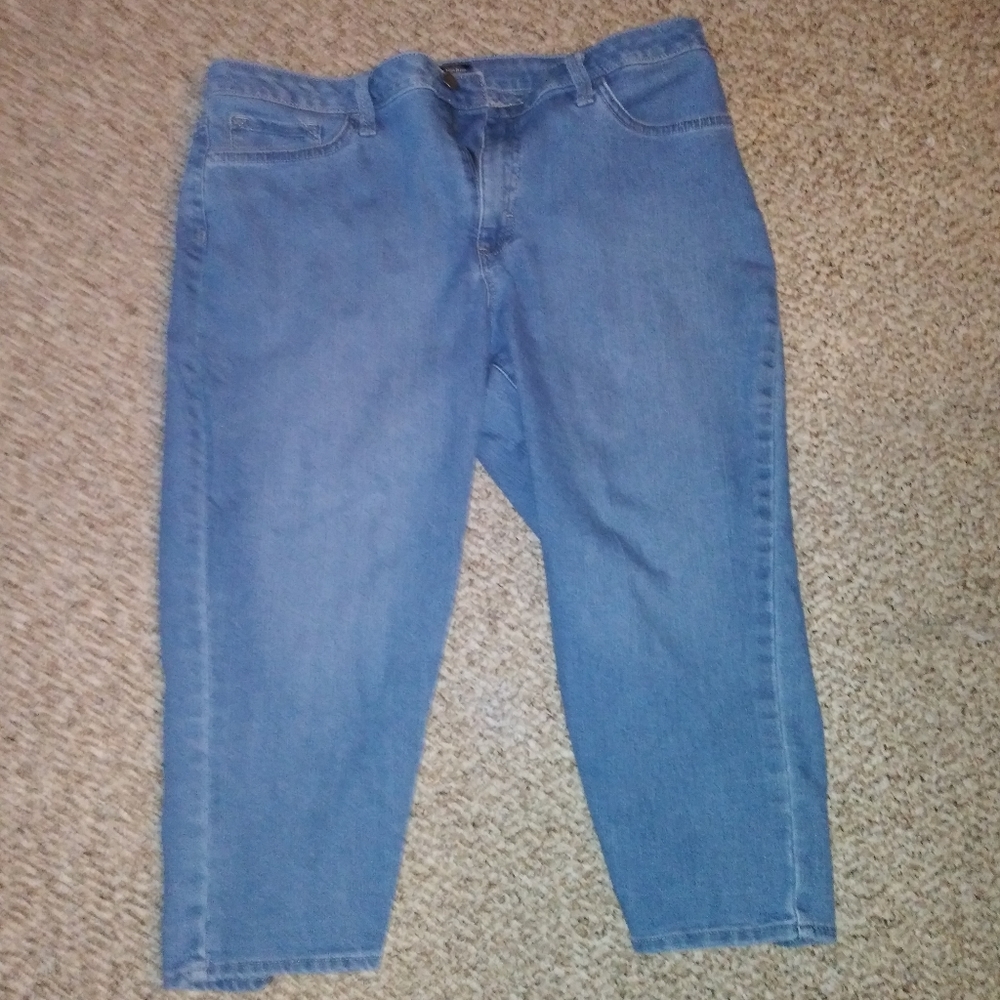 Capri Jeans - Picture 3 of 4